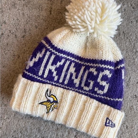 New Era Purple and White Vikings Beanie EUC - Picture 2 of 10
